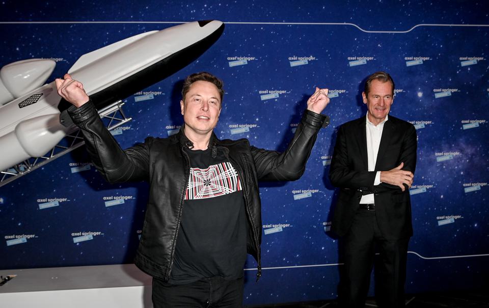 ក្រៅ​ពី​មាន​ទេពកោសល្យ​ពី​កំណើត Elon Musk បាន​បង្កើត​ក្រុមហ៊ុន​ចំនួន ៤ ​មាន​ទឹក​ប្រាក់​រាប់ពាន់​លាន​ដុល្លារ