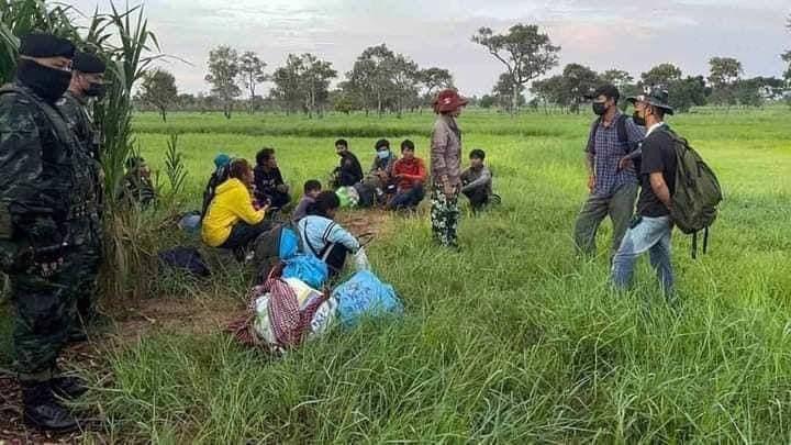 ទាហានថៃ បានបញ្ជូនពលករខ្មែរចំនួន១២នាក់ មកអាជ្ញាធរកម្ពុជាវិញ ក្រោយឃាត់ខ្លួនពីបទលួចឆ្លងដែនទៅប្រទេសថៃ