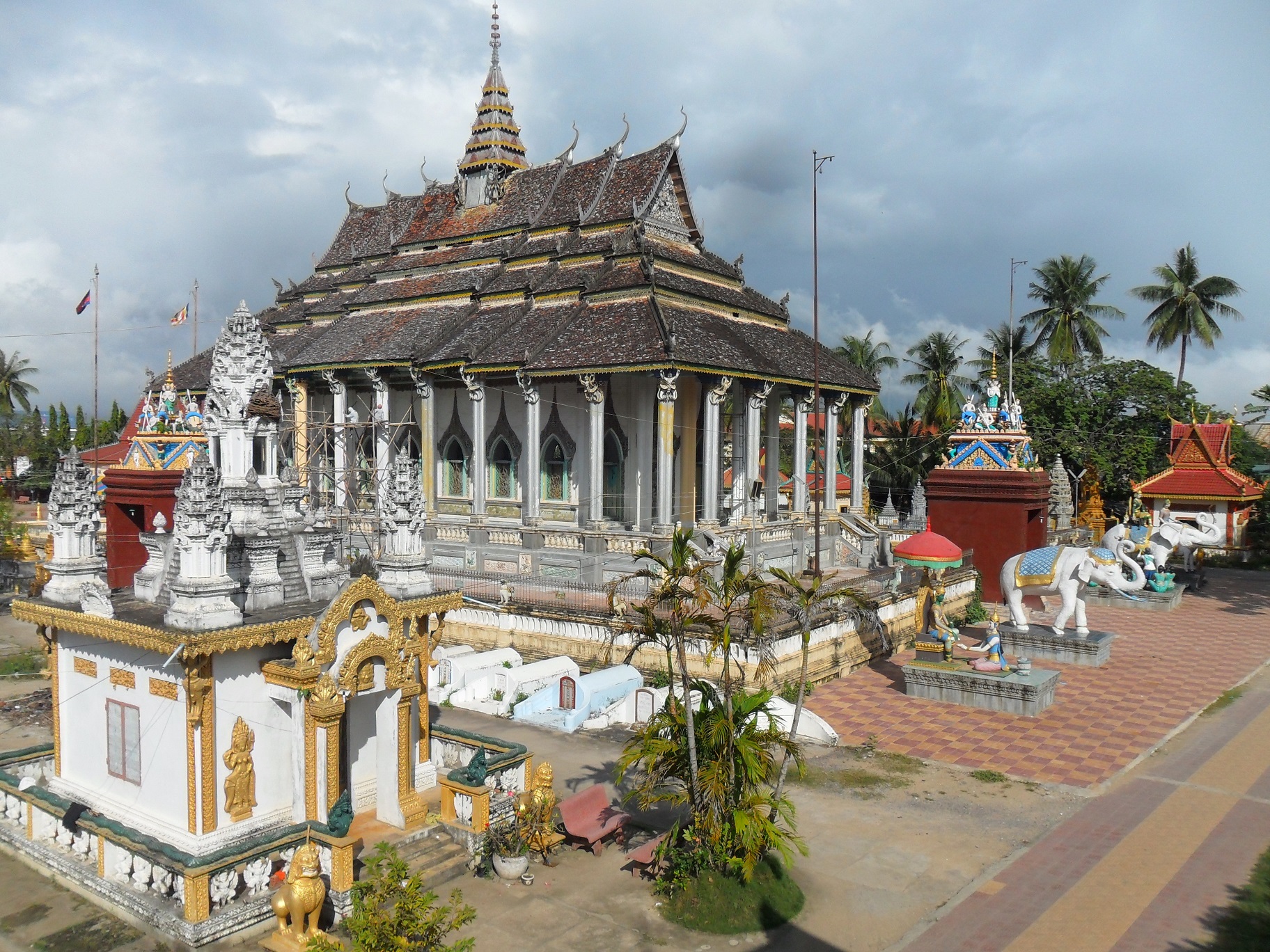 Buddhist_temple,_Battambang
